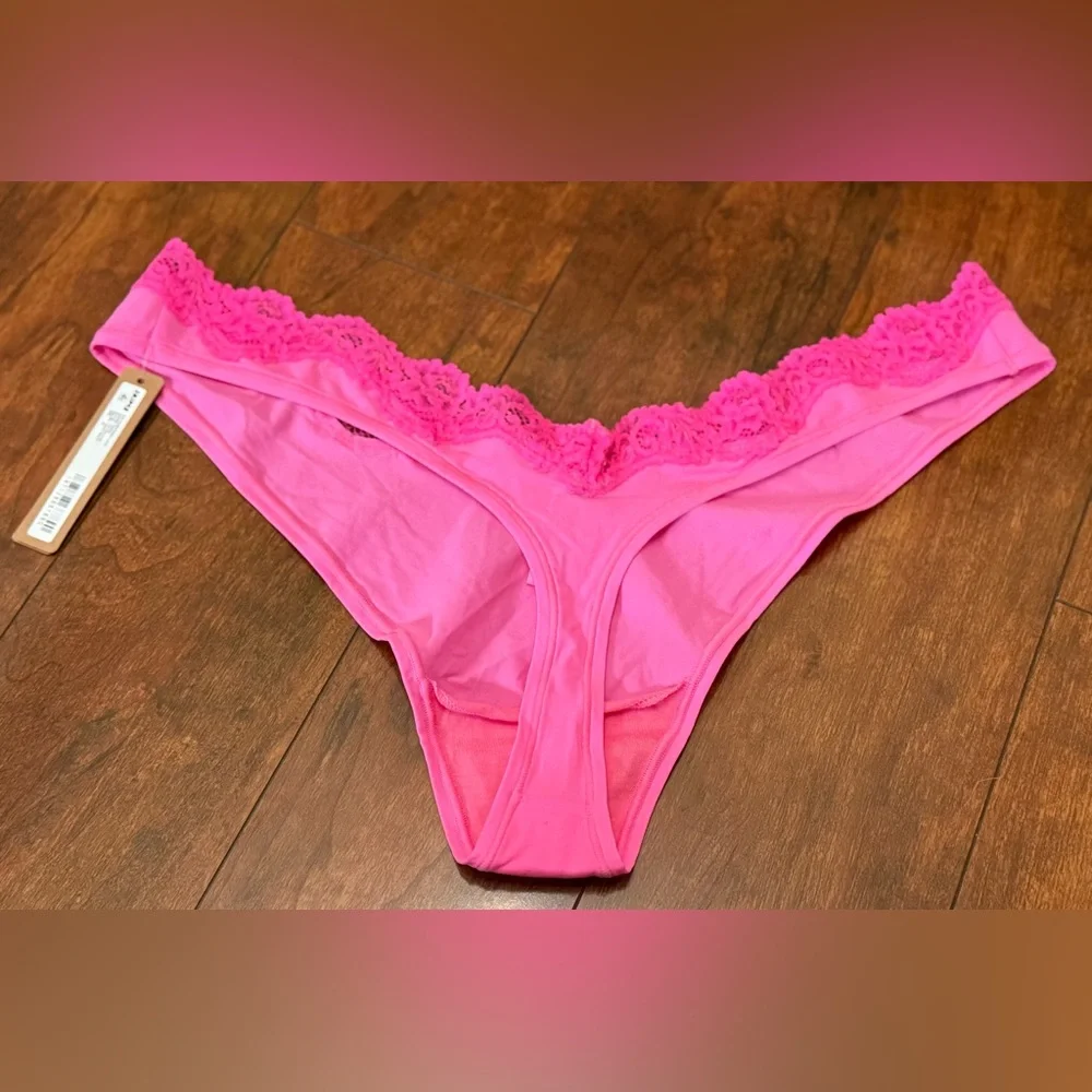 SKIMS Fits Everybody Lace Dipped Thong 4X Color Taffy - Picture 2 of 3